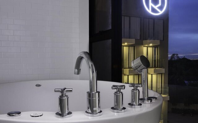 R Photo Hotel