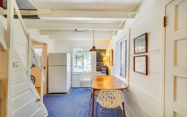 Crestline Vacation Rental, Close to Hiking Trails!