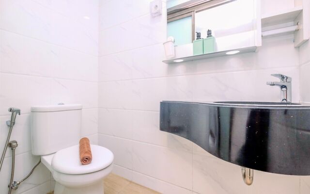 Modern Look And Comfy Studio At Sky House Bsd Apartment