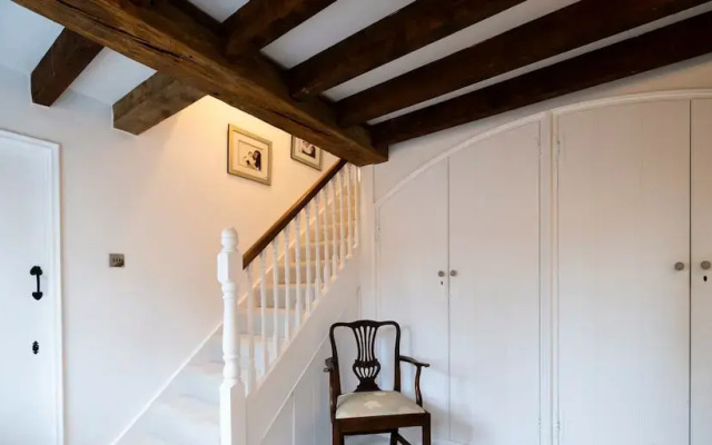 Stable Annex Bisham - Vibrant 1 Bed With Parking