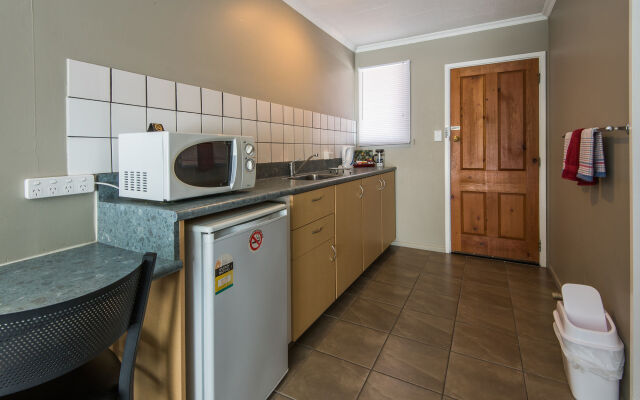 Manuka Crescent Motel