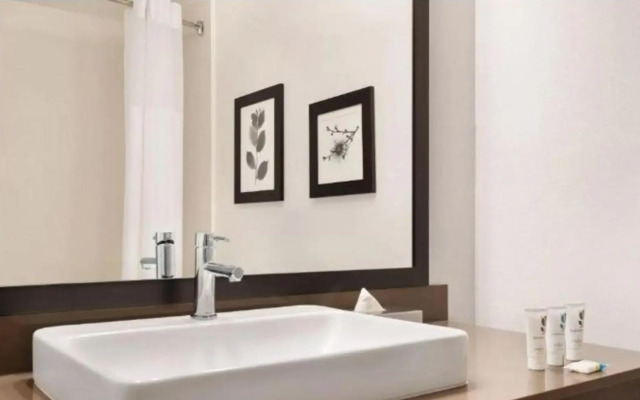 Country Inn & Suites by Radisson, Savannah Midtown, GA
