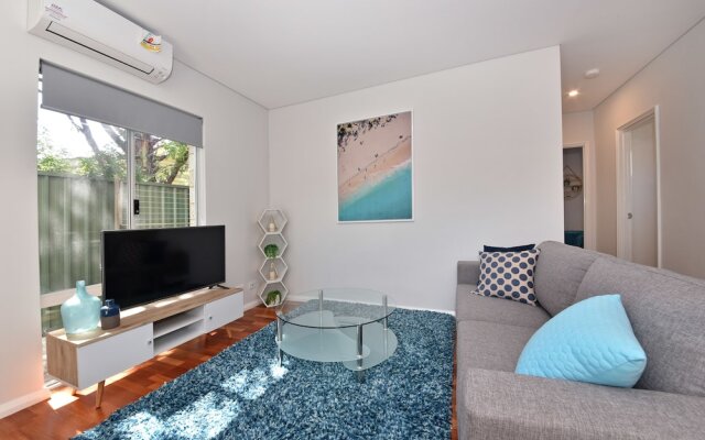 Stylish Apartment near Perth City 2210