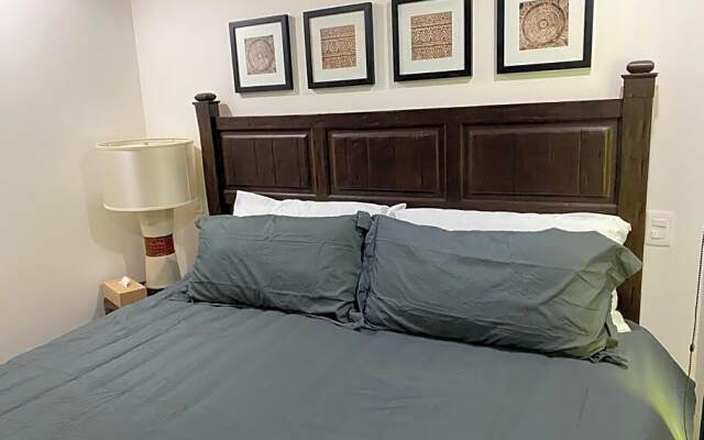 GRAN UBICACIÓN, en la zona de SANTA FE, KING BED