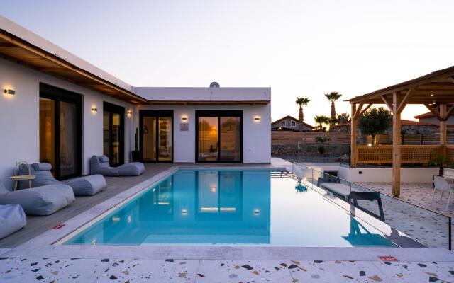 Sardines Luxury Villa 2