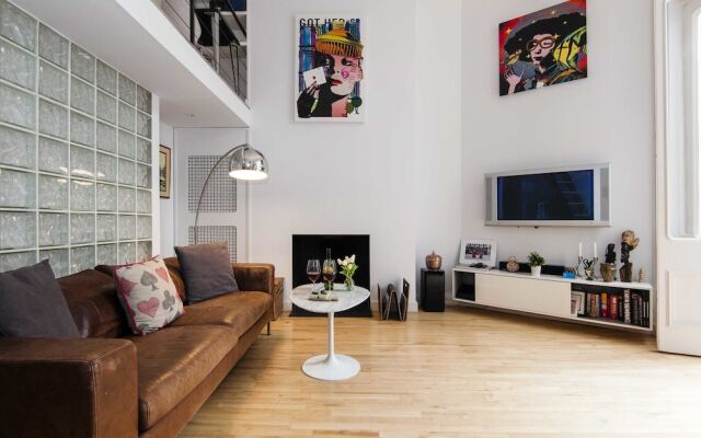 Bright Cromwell Road Loft - JSD