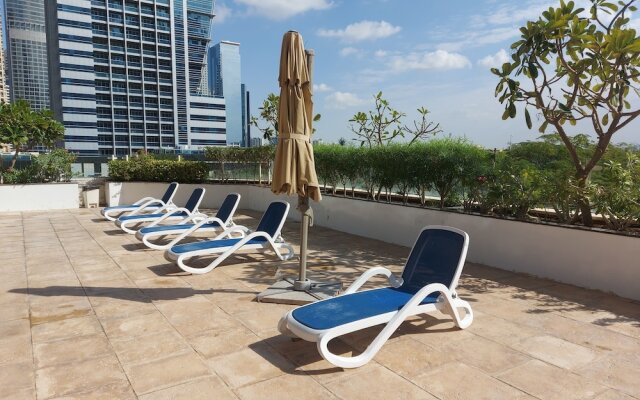Whitesage - Gorgeous Apartment in JLT Near the Metro Station
