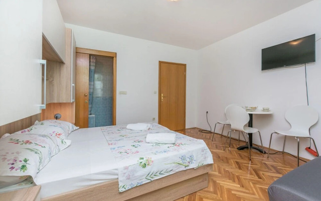 Apartments and Room Nevenka