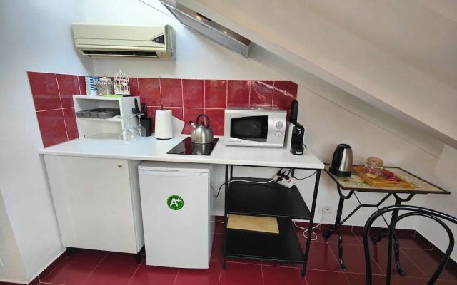 Mercanti Attic Version