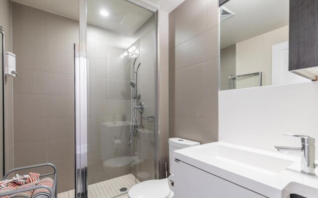 1bd Premier Condo 300front Str W