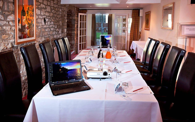 Pettifers Freehouse Hotel