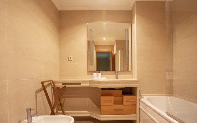 Modern 2-bedroom Flat in Odivelas