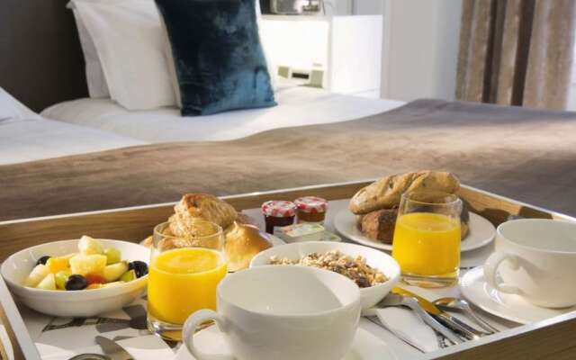 Park Plaza Suites