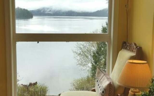 Dolphin House  Bed & Breakfast