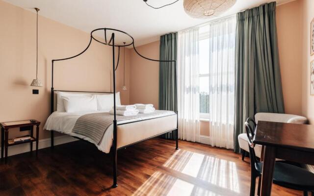 Redland Suites - Apartment 5
