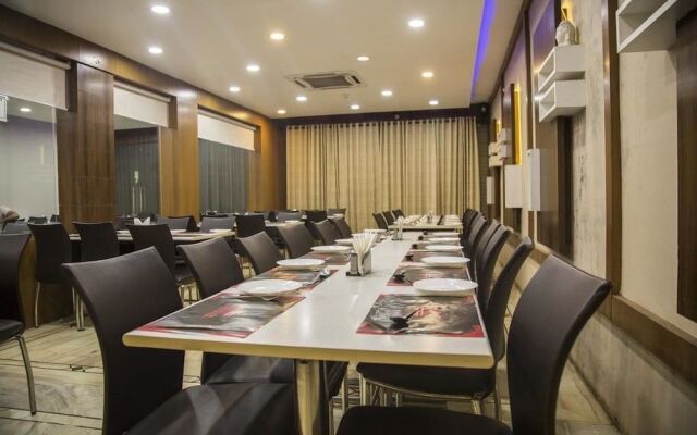 ADB Rooms Hotel Sahiwa