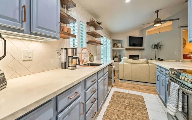 Pet-friendly Scottsdale Retreat w/ Pool & Balcony!