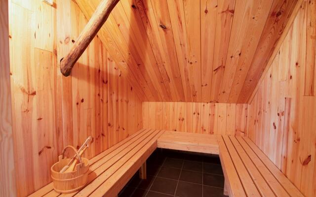 Very spacious house with sauna, spa and countryside views