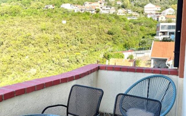 Lovely apartment with stunning view on Kotor Bay