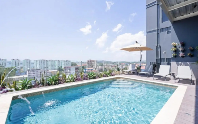 w Exceptional 1BR With Balcony in Casco View