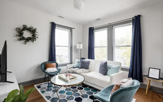Modern Architect's Duplex by CozySuites