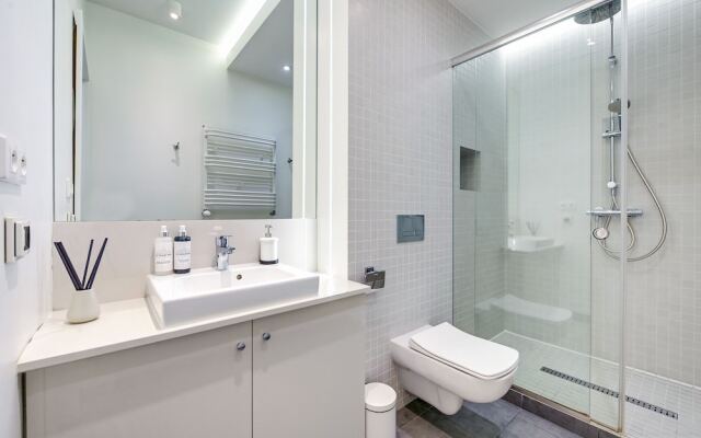 Waterlane Riverside SPA, Pool & Gym by Downtown Apartments