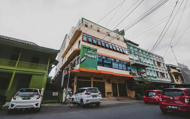 RedDoorz Plus near WTC Batanghari Mall