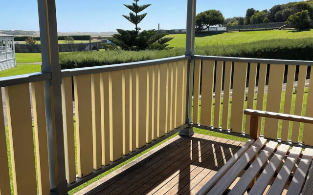 Sails - Elegant, spacious beach villa