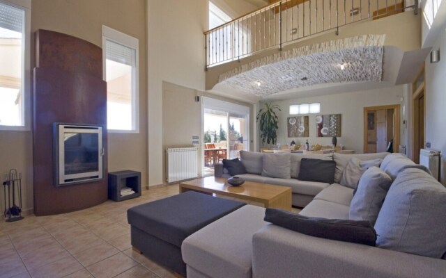 Villa - 5 Bedrooms with Pool, WiFi and Sea views - 105008