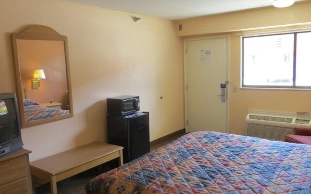 Super 7 Inn - Dallas