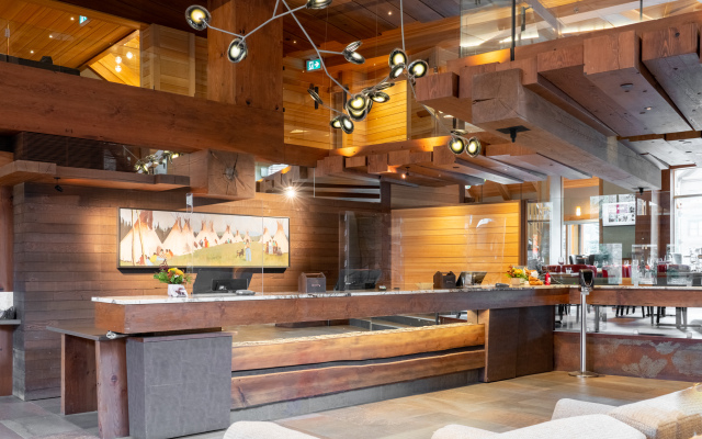 Moose Hotel And Suites