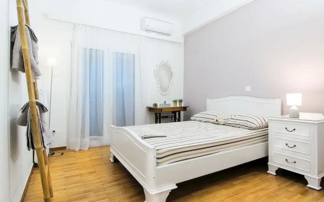 Charming 2 bdr apt next to Piraeus port