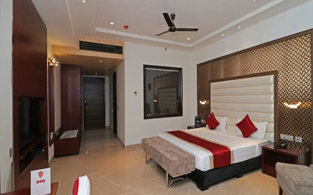 C Pearls Hotel  Banque by OYO Rooms