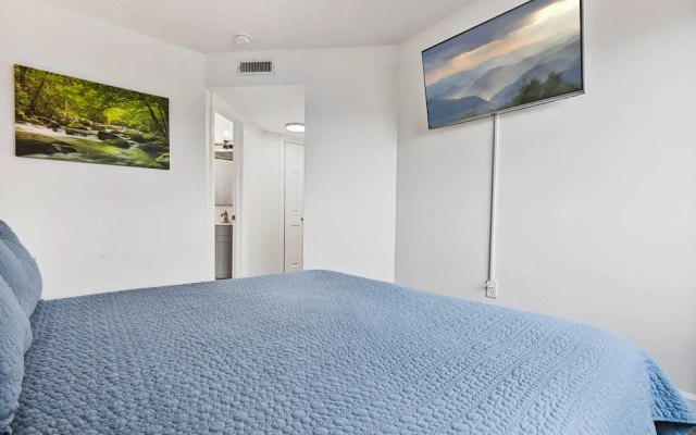 The Summit 5307 / INDOOR AND OUTDOOR POOLS