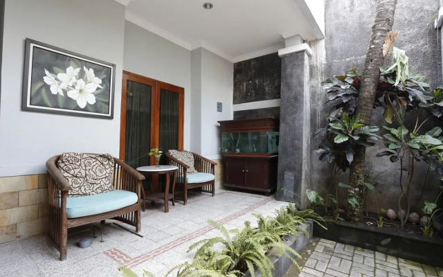 Reddoorz near Lempuyangan Station 2