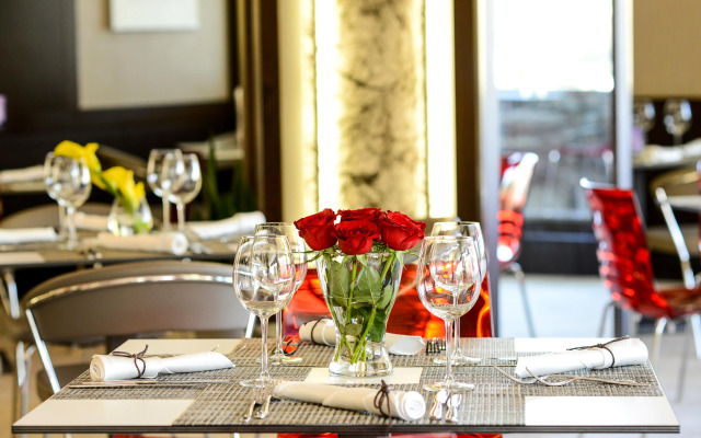 Rosslyn Central Park Hotel