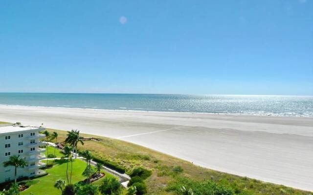 Magical Beachfront Condo With Pool and Ocean Views