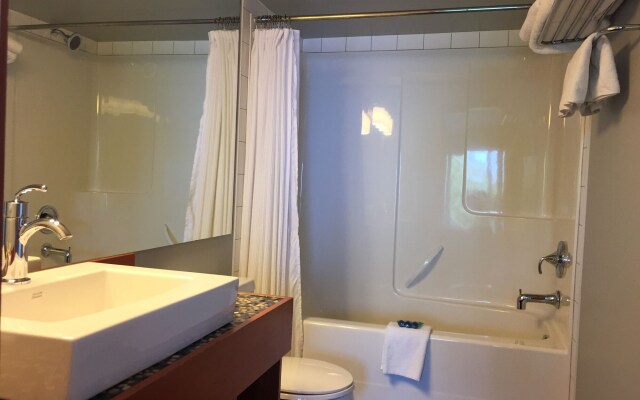 Kingfisher Oceanside Resort and Spa
