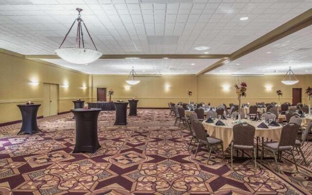 Ramada By Wyndham Midtown Grand Island