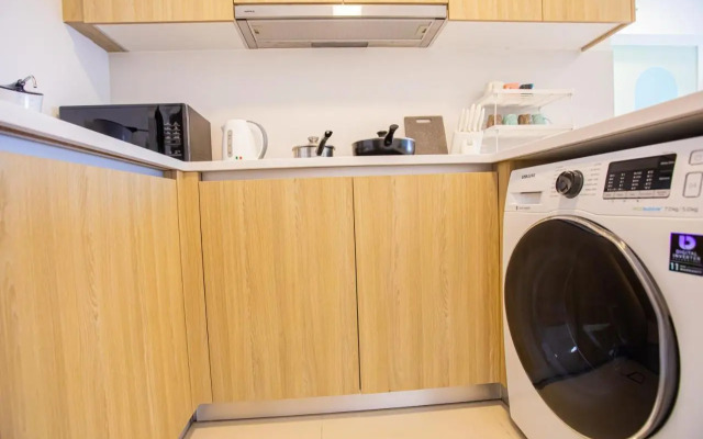 Georgetown High Floor Luxury 3BR Suite