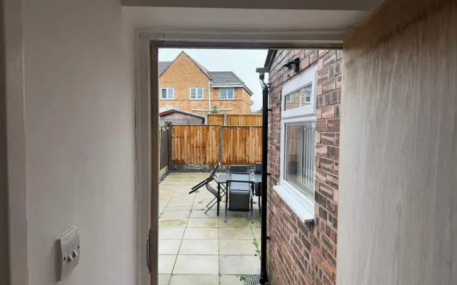 Knotty Ash - 3 Beds - Sleeps 6 - On-site Parking