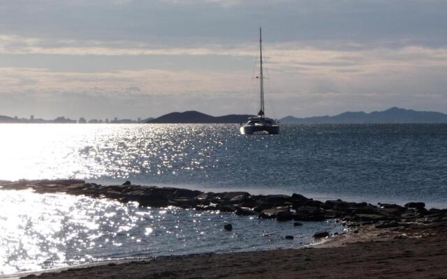 Beautiful 3 bed, 2 bath modern apartment