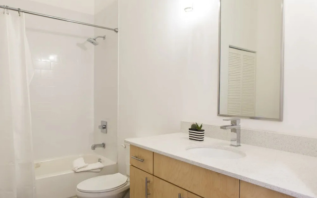 Sonder Biscayne Stunning 3BR + Balcony