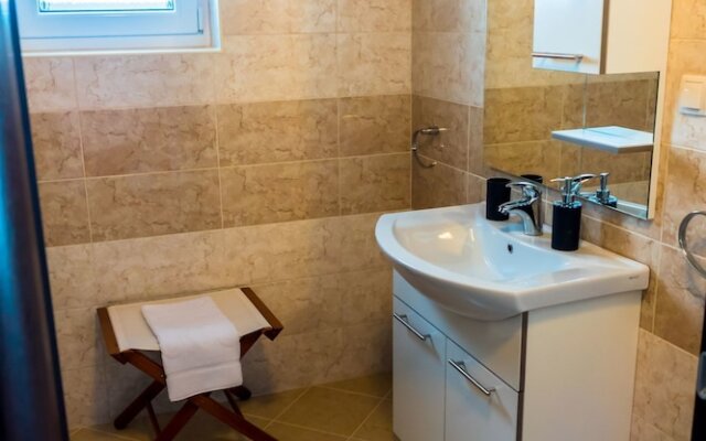 Apartments And Rooms Preka