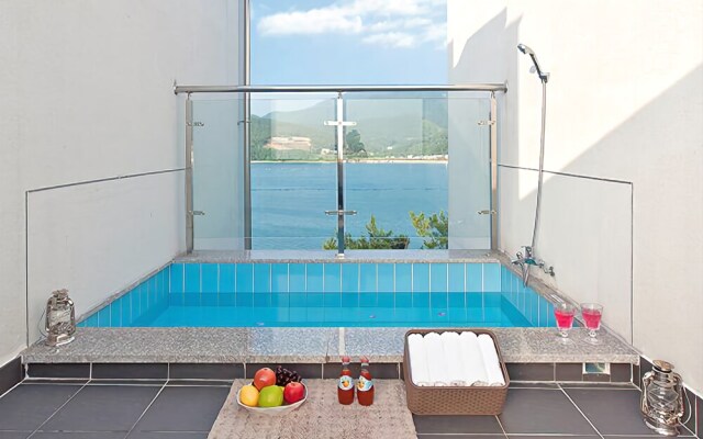 Ara Pool Villa Pension