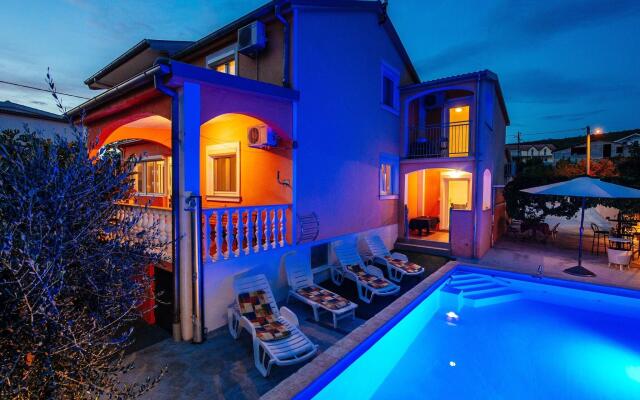 Beautiful Holiday Home in Maslenica Near Beach"