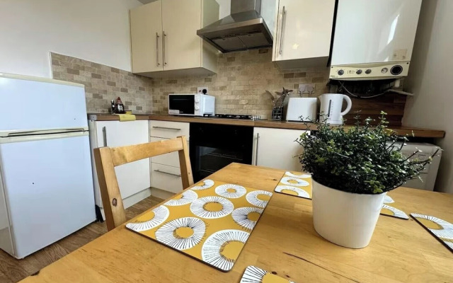 1 Bed-sleeps 4-pet Friendly-central Location