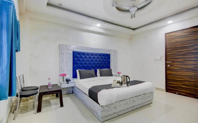 Collection O 701254 Hotel Golden Blue