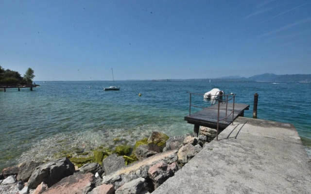 Leonardo Walsh Apartment