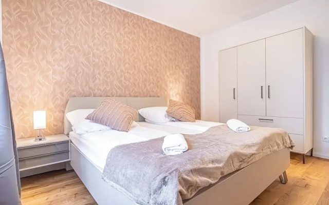 Amazing 2BR 1LR Apt Near Donaustadt